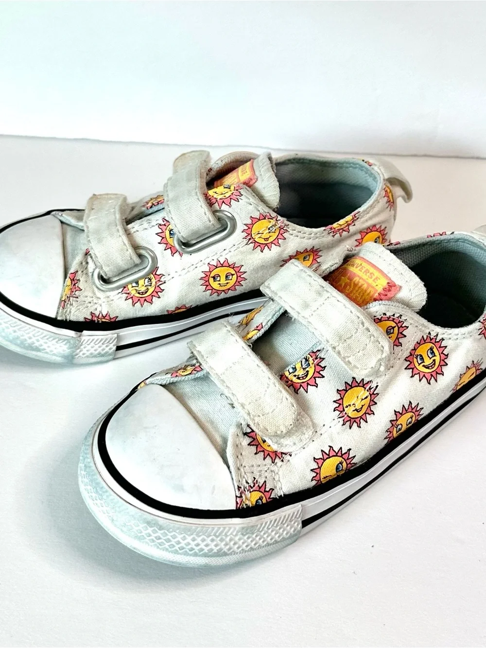 Converse Kids White Sneakers with Yellow & Orange Sun Print size 8